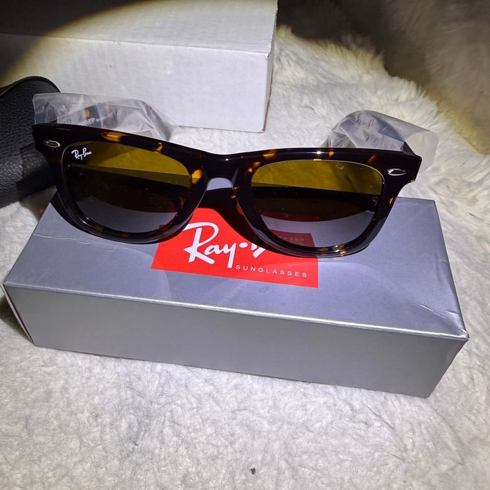 Ray-Ban Tortoise Shell Sunglasses - Picture 2 of 7